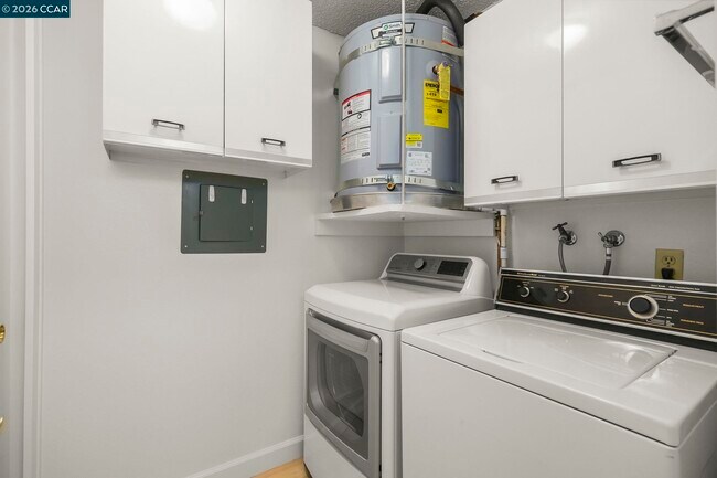 Building Photo - 975 Terra California Dr