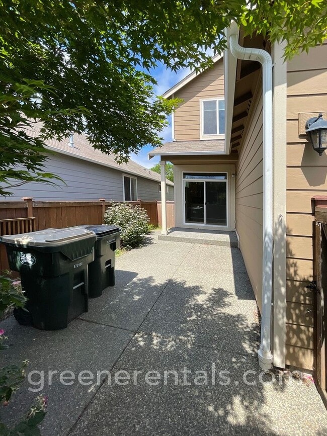 Building Photo - Lacey 4BD/2.5BA Beautiful Home Close to 1-...