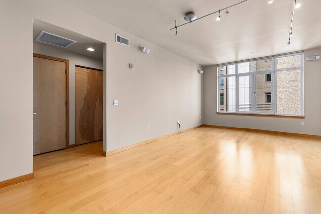 Building Photo - 1255 NW 9th Ave
