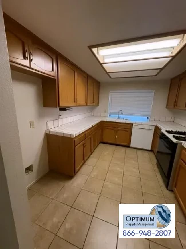 Building Photo - Beautiful 4-bedroom 2-bathroom home.