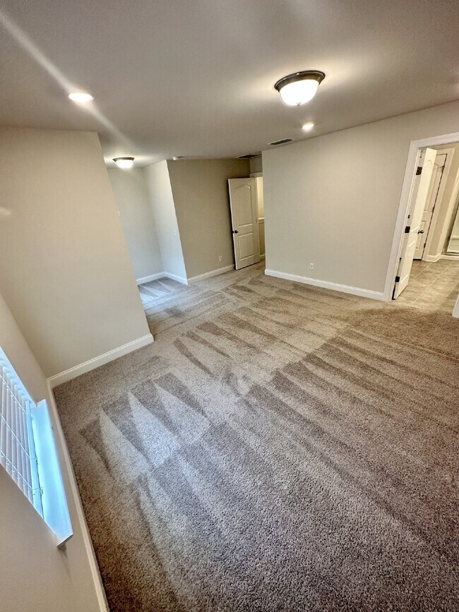 Building Photo - 304 Cheval Dr