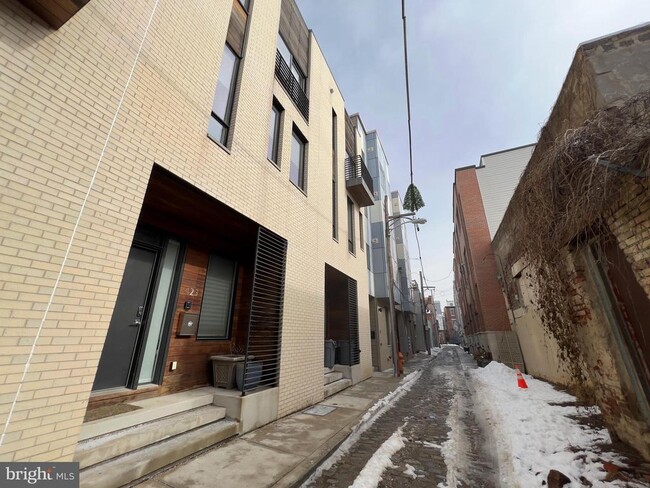 Building Photo - 423 Wallace St