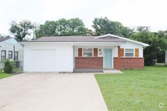 Building Photo - 1110 S Hall St