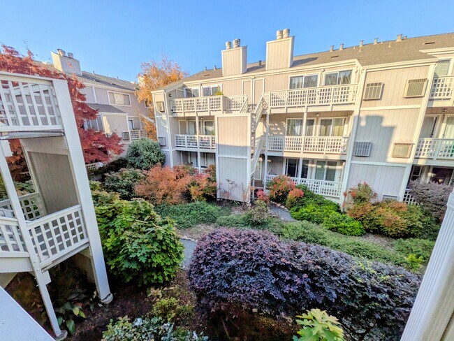 Building Photo - 2709 Oak Rd