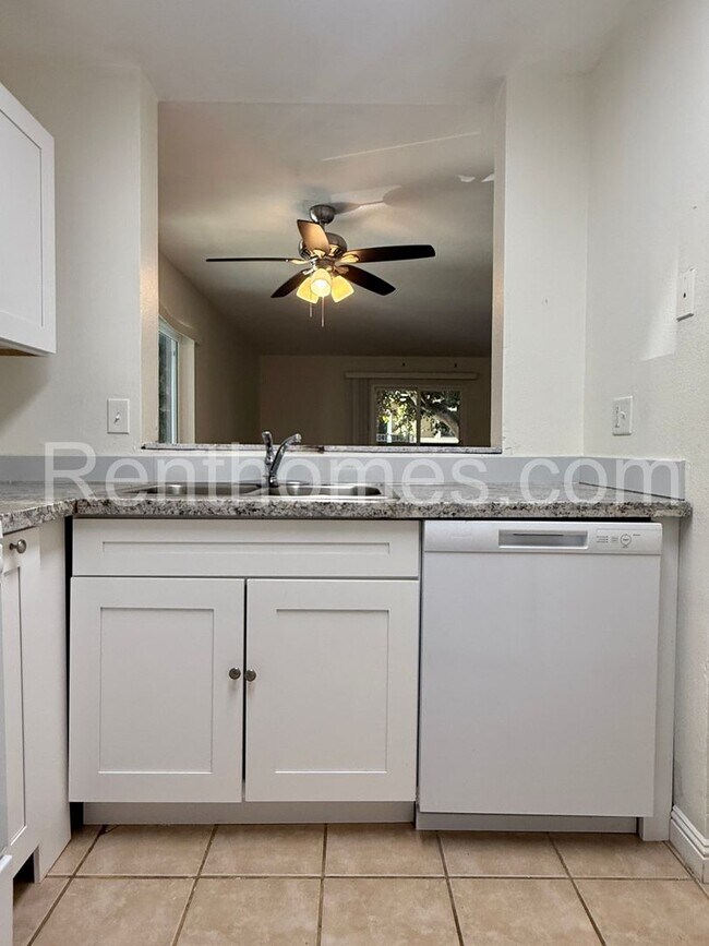 Building Photo - 7425 Charmant Dr