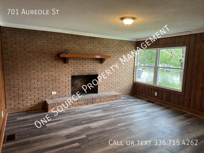Building Photo - 701 Aureole St