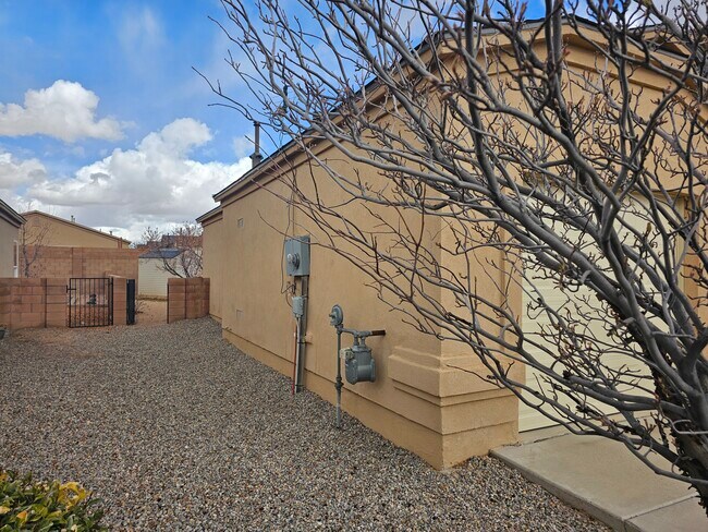 Left Side View - 1029 Desert Paintbrush Loop NE