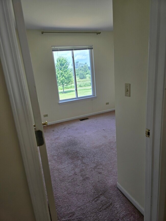 Building Photo - 2135 Feldott Ln