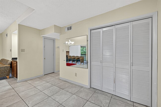 Building Photo - 8360 Jorine Dr