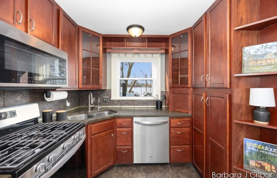 Building Photo - 133 Casey Ct SE