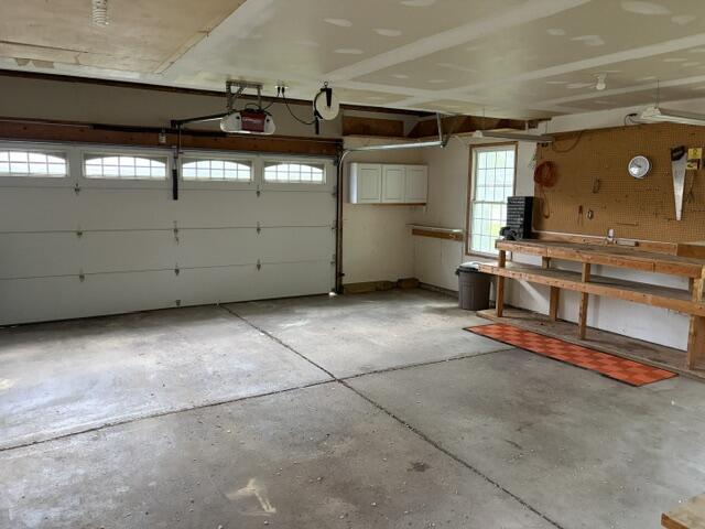 Building Photo - 328 N Pointe Dr