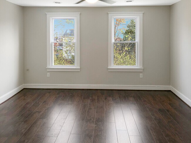 Building Photo - 404 W 27th St