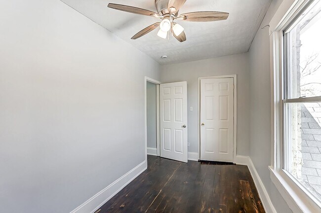 Building Photo - Four Bedroom Available in Dayton!