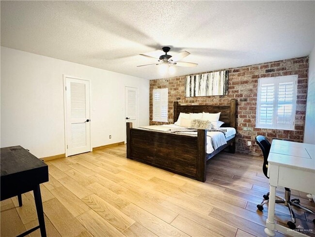 Building Photo - 21 N Shary Rd