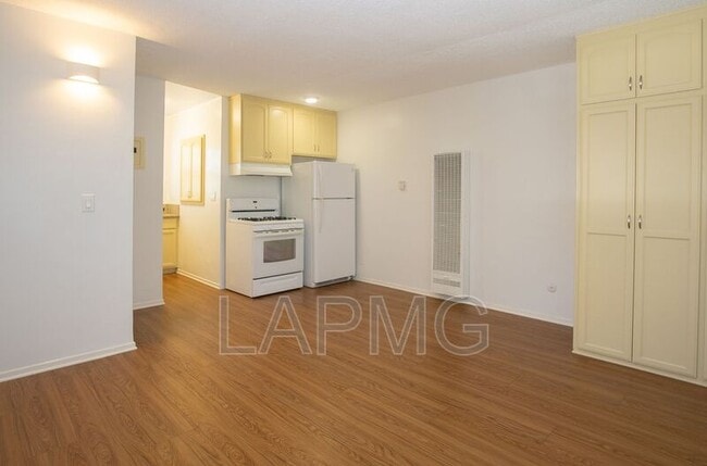 Building Photo - 2707 Pomeroy Ave
