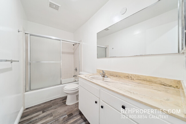 Building Photo - 7076 1/2 Lanewood Ave-16A