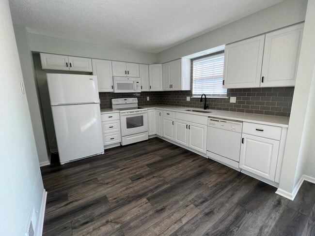 Kitchen - 14103 W 88th Terrace