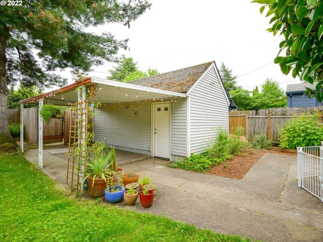 Building Photo - Charming 3 bed + office, 1.5 bath rental home in University Park Portland!