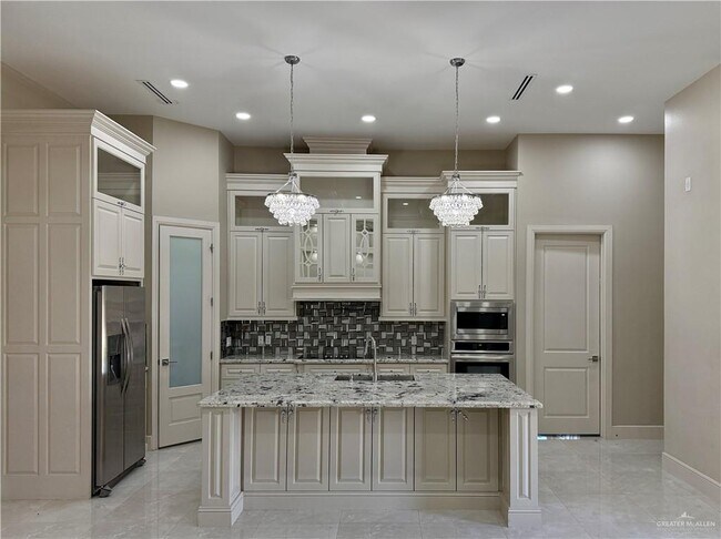 Building Photo - 17 West Dr