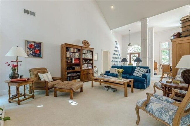 Building Photo - 322 Pebble Trail