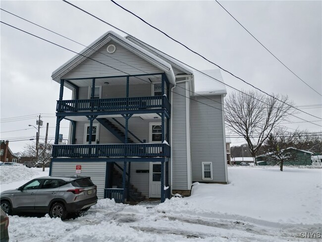 Building Photo - 102-104-104 N Helmer Ave