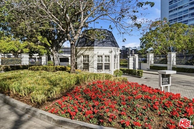 Building Photo - 2222 Ave of the Stars