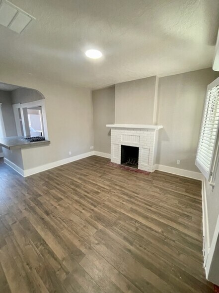 Building Photo - 420 N Park Ave