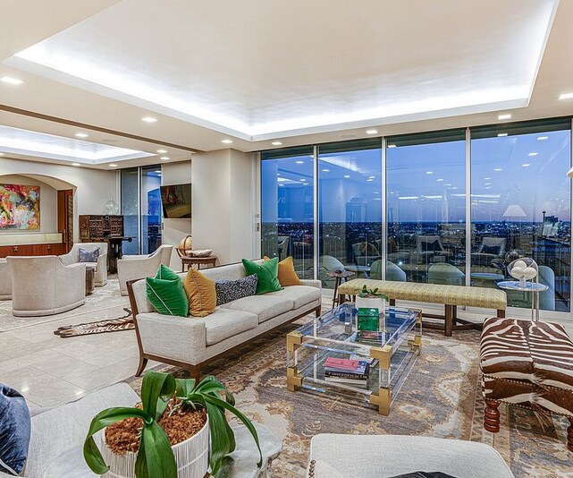 Building Photo - 700 Hildebrand-100.2