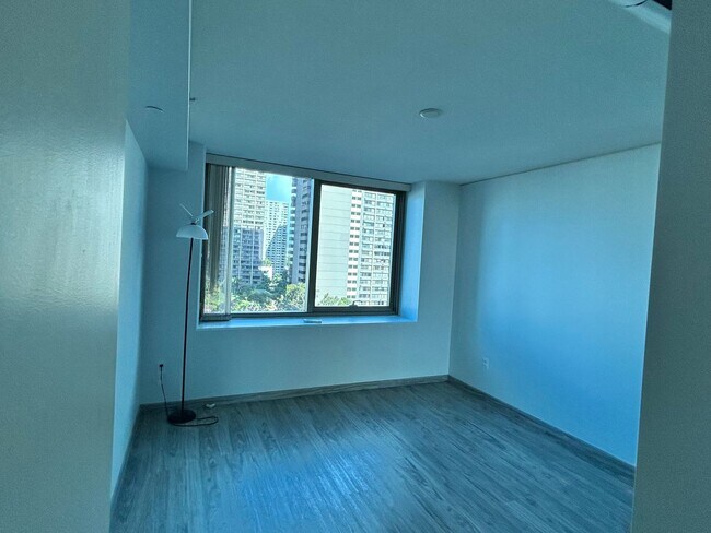 Building Photo - Capitol Place