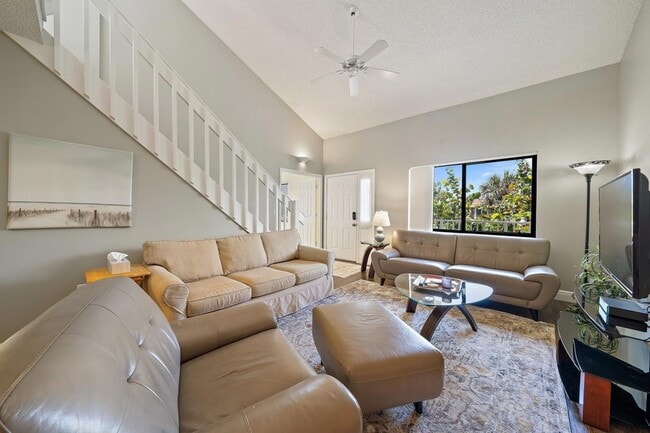 Building Photo - 860 Bella Vista Ct S