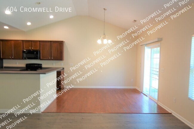 Building Photo - 604 Cromwell Dr