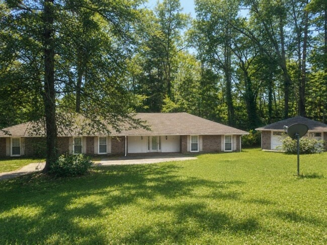 Building Photo - 5116 Pineridge Dr