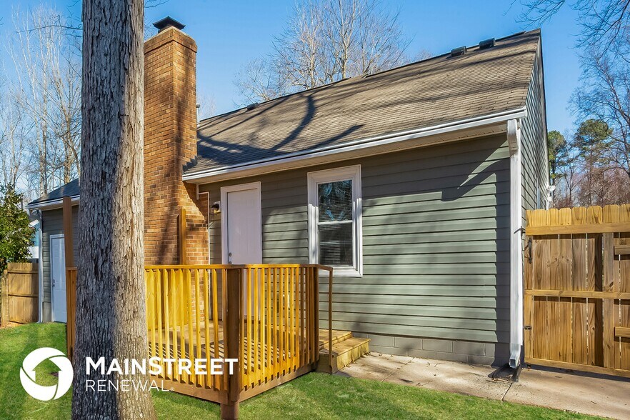 Building Photo - 10026 Topeka Dr