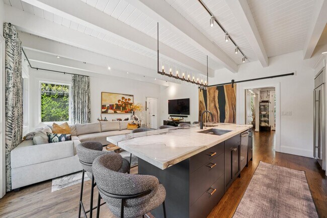 Building Photo - Beautifully Appointed 7-Bedroom Home with Lush Garden Setting in Palo Alto