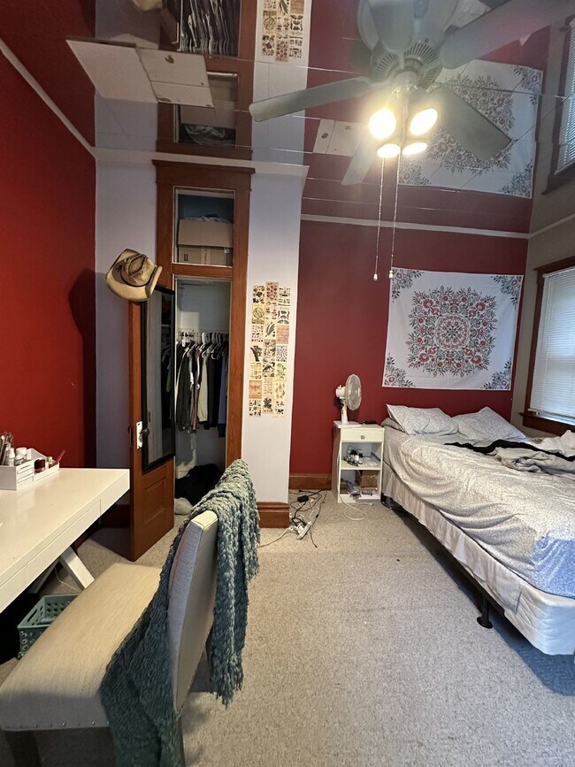 Building Photo - Nice 3 Bed 1 Bath near UWEC! Available Jun...