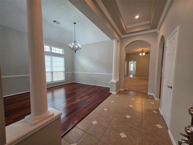 Building Photo - 5218 Cottonwood Creek Ln