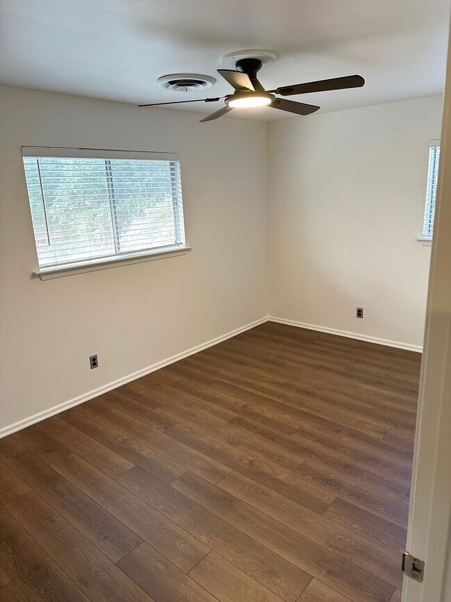 Building Photo - 5100 Orleans Ct