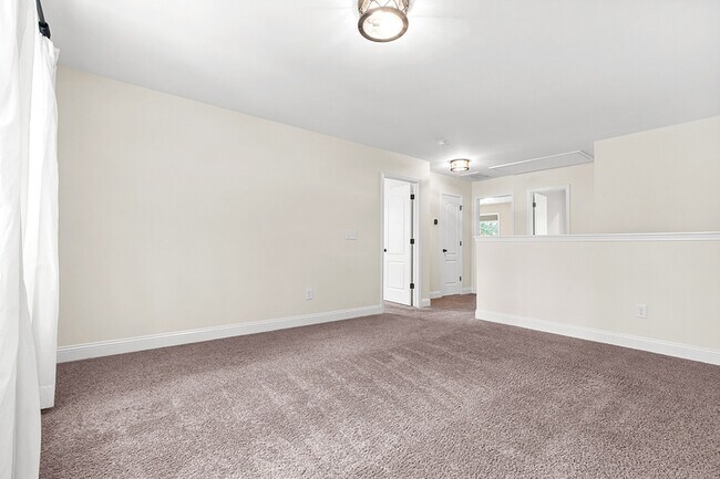 Building Photo - 1 Catalpa Ln N