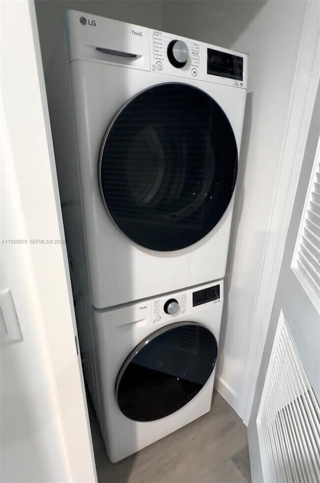 Building Photo - 20 NE 19th Ave