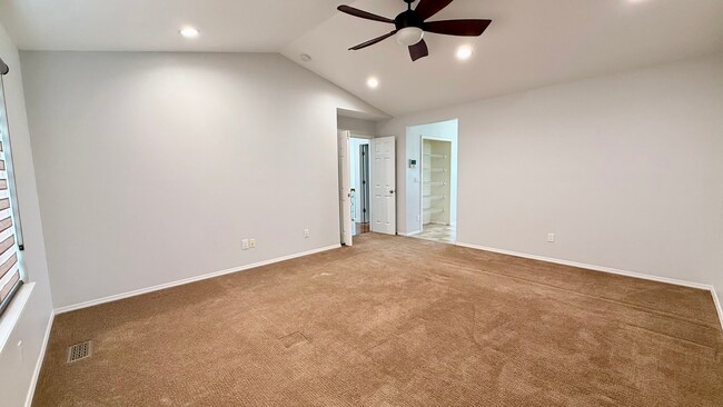 Building Photo - GOURMET KITCHEN-D20-6 BEDROOMS