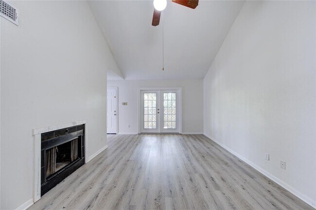 Building Photo - 2121 El Paseo St