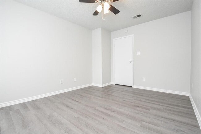 Building Photo - 13151 Walden Rd