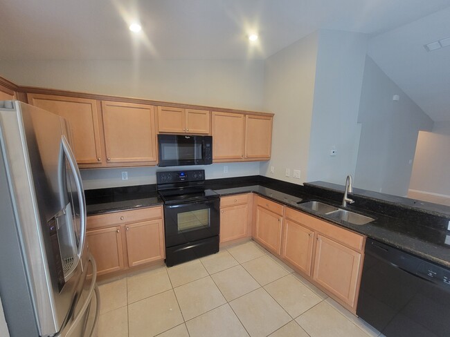 Building Photo - 4907 Summerfield Cir