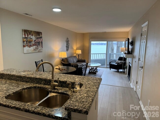 Building Photo - 368 Northwest Dr