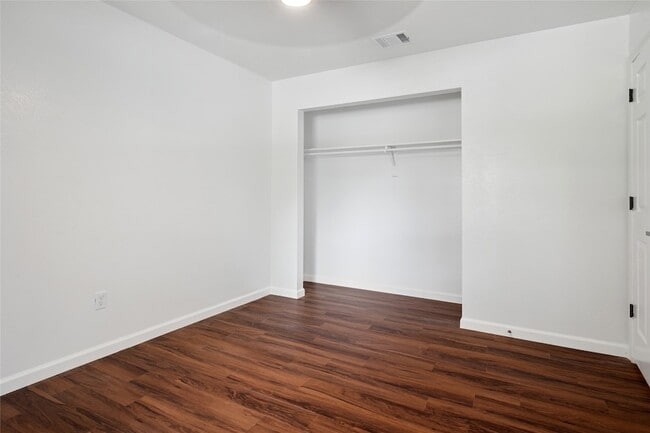 Building Photo - 5502 Coronado Dr