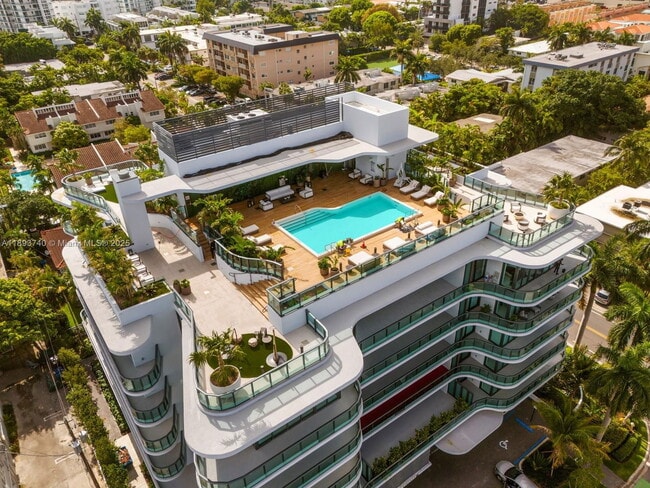 Building Photo - 9901 W Bay Harbor Dr