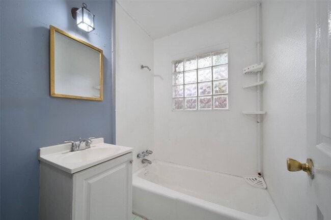 Building Photo - 2310 Kabee St