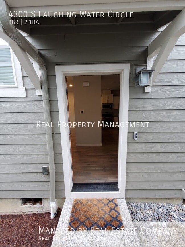 Building Photo - Modern Ridgefield Townhome with Two Car Ga...