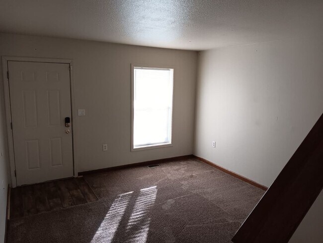 Building Photo - For Rent - Four-Bedroom Two-Bathroom Home Available NOW!