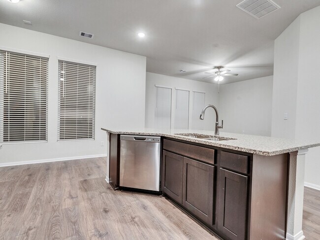 Building Photo - 405 Magnolia Ln